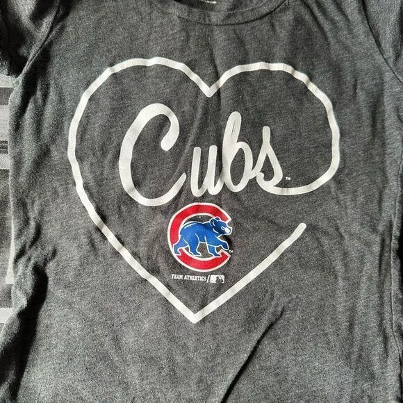 Cubs t-shirt and Marvel t-shirt Girls 2 lot bundle , vneck - Picture 6 of 9